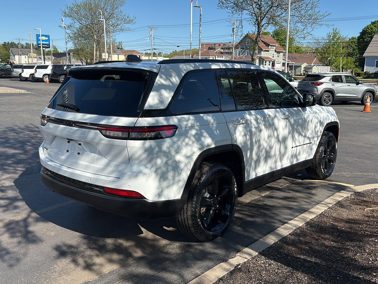 View vehicle photo 4