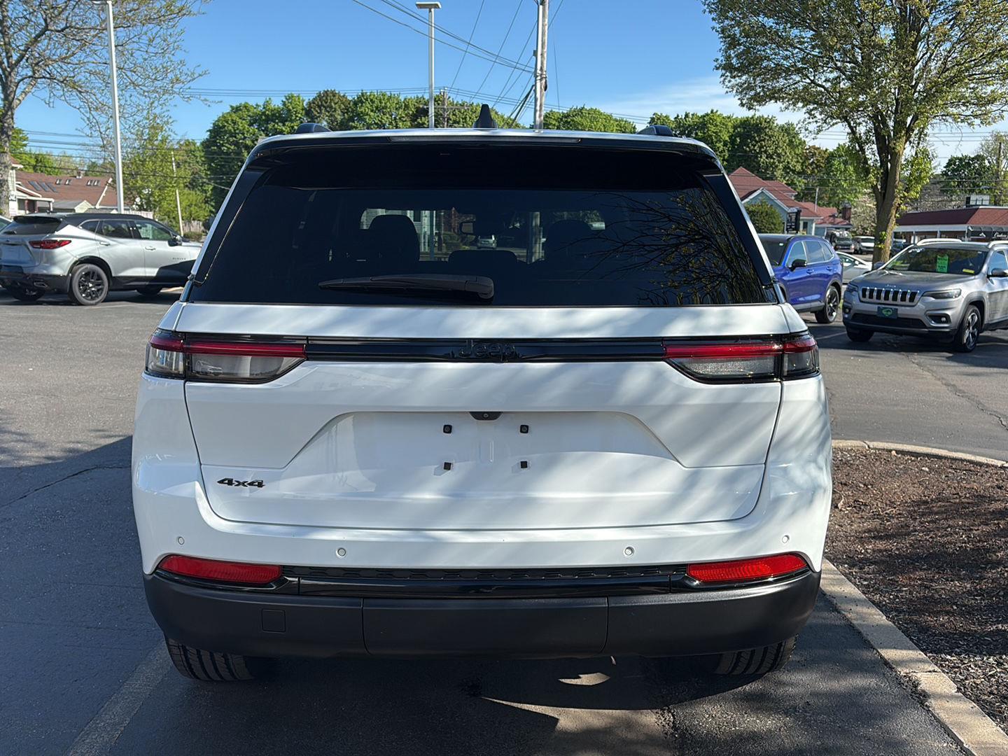 View vehicle photo 6