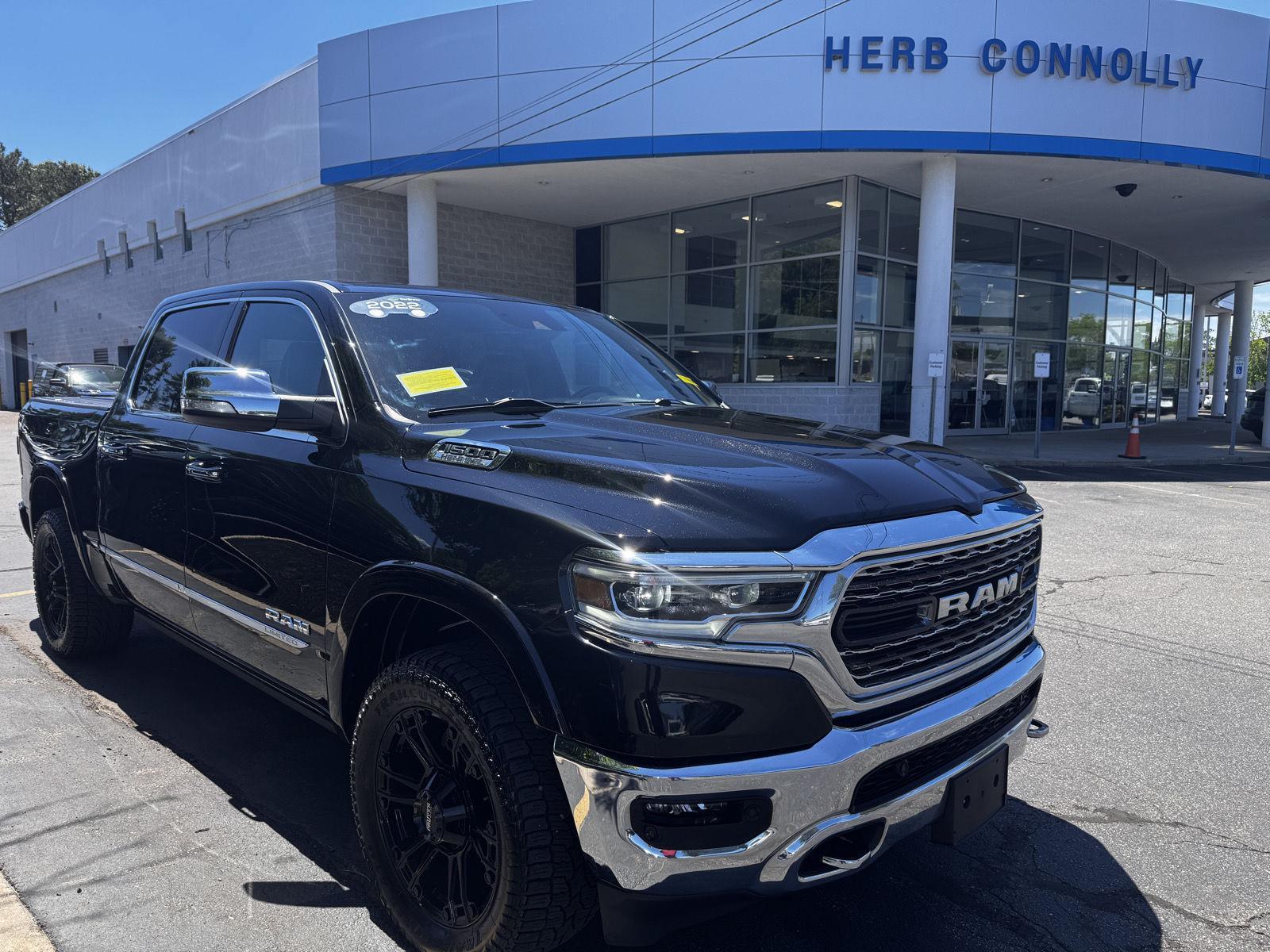 Diamond Black Crystal Pearlcoat 2022 RAM 1500 Pickup Truck Four-Wheel Drive 8-Speed Automatic