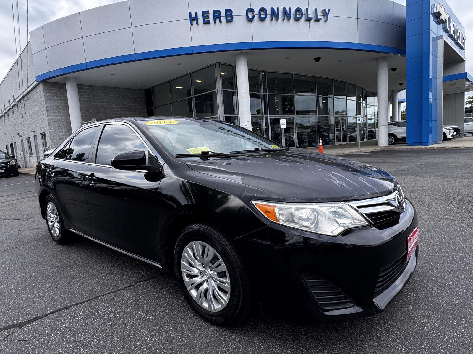 Attitude Black Metallic 2014 Toyota Camry Sedan Front-Wheel Drive 6-Speed Automatic