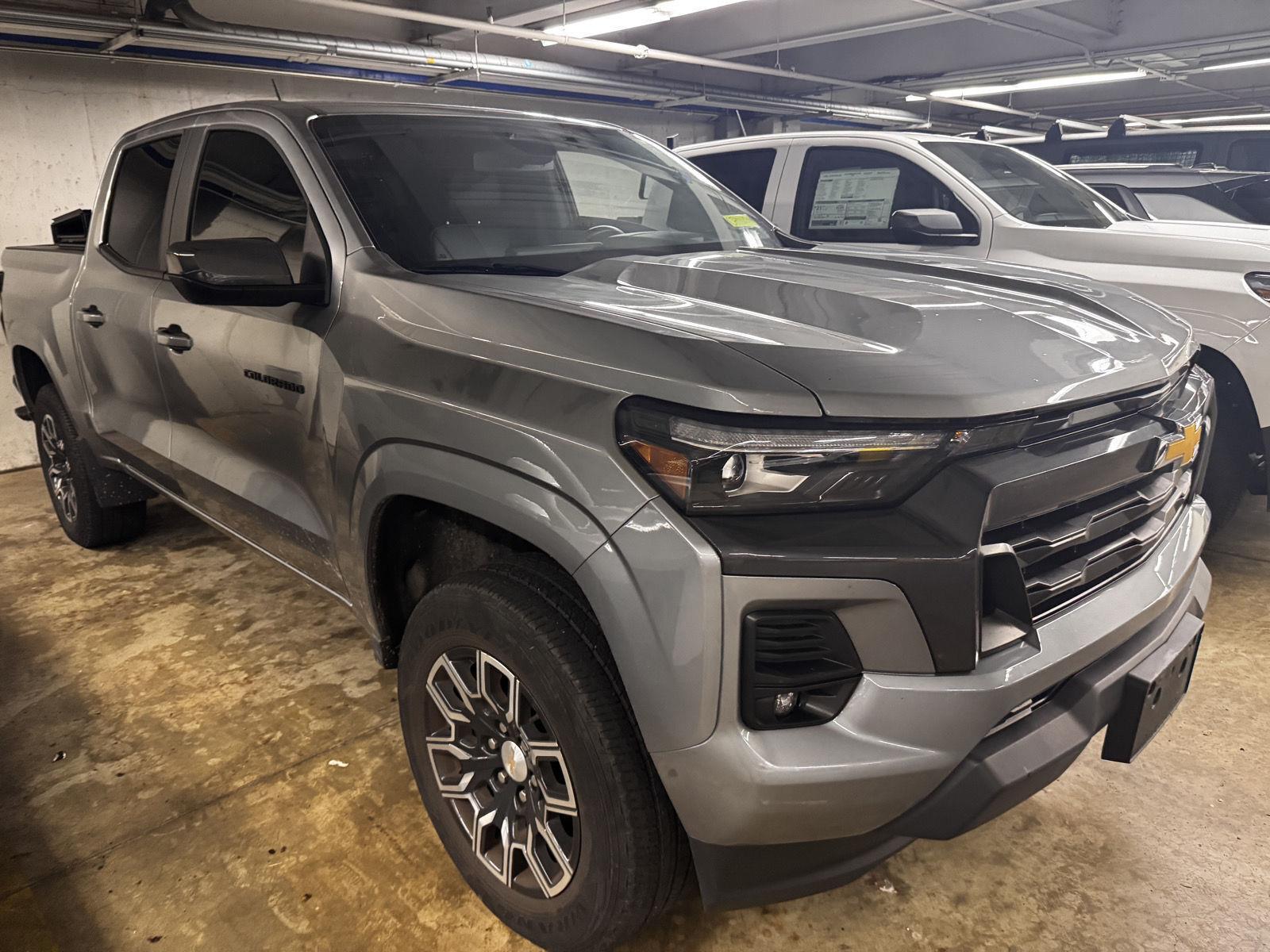 Sterling Gray Metallic 2024 Chevrolet Colorado Pickup Truck Four-Wheel Drive 8-Speed Automatic
