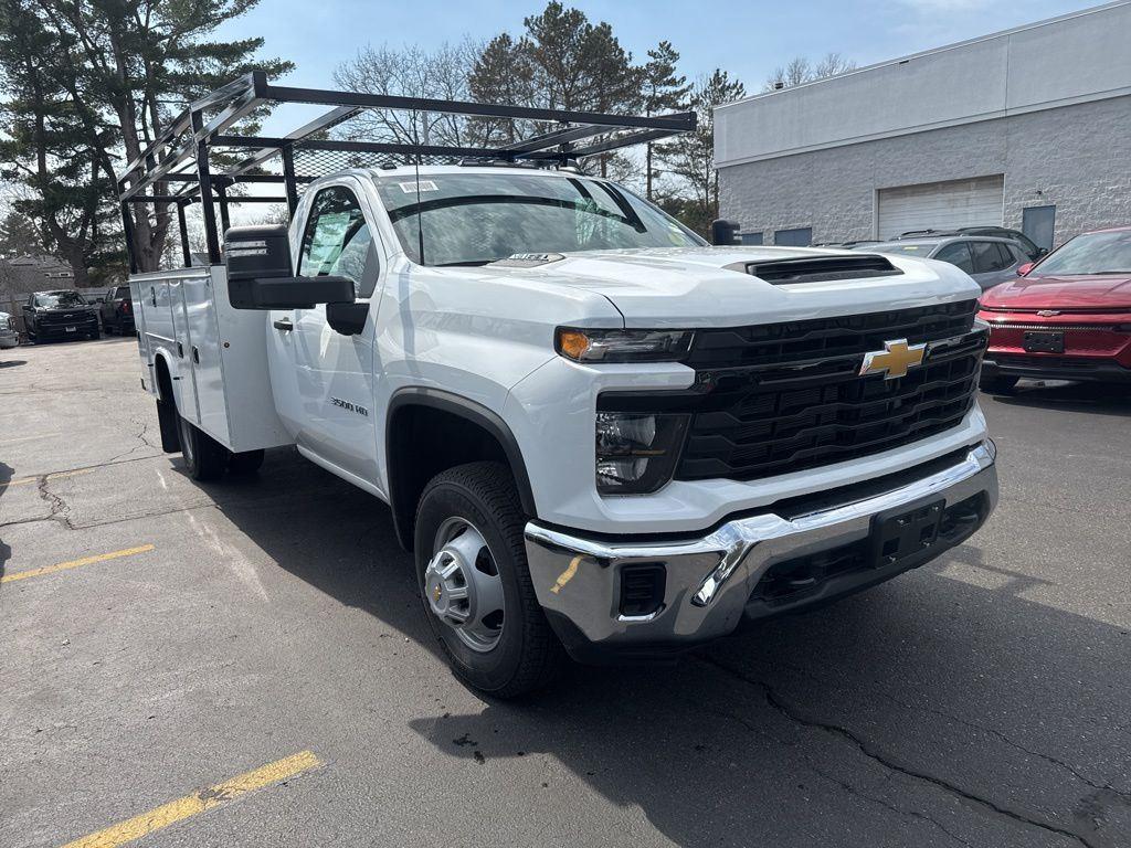 Summit White 2026 Chevrolet Silverado 3500HD Chassis Work Truck Regular Cab 4WD Pickup Truck Four-Wheel Drive Automatic