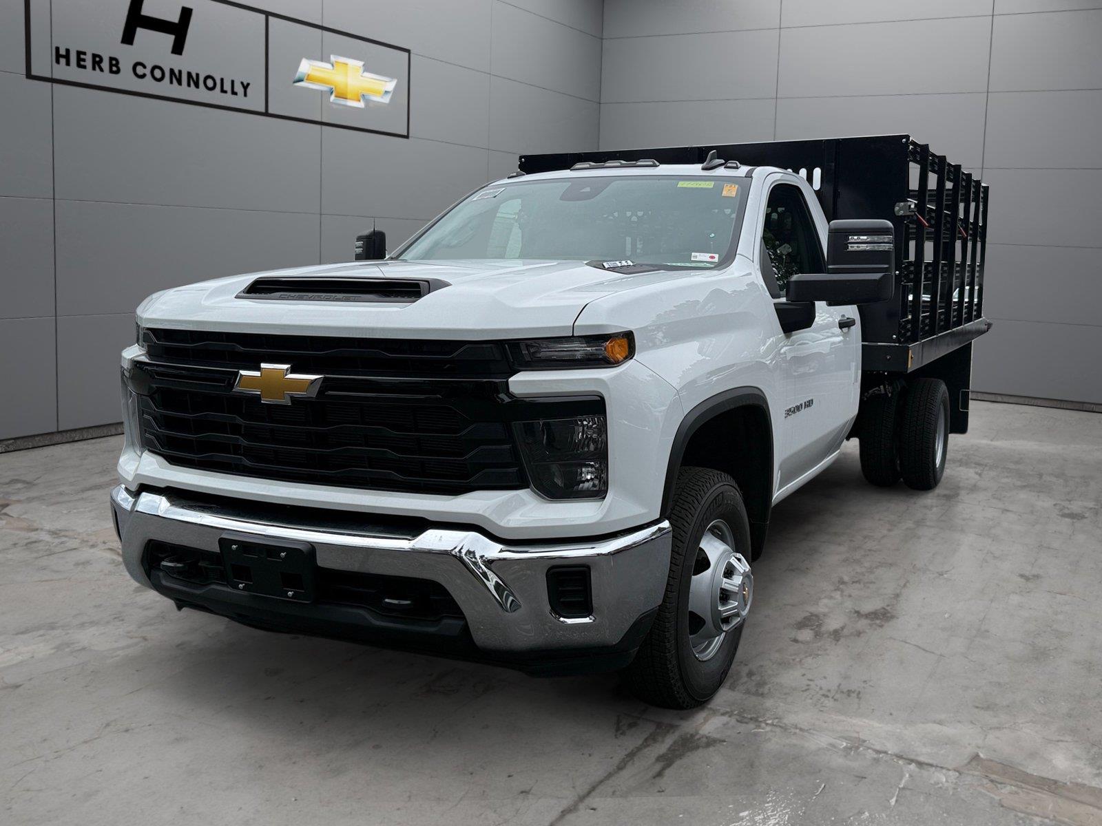 Summit White 2026 Chevrolet Silverado 3500HD Chassis Pickup Truck Four-Wheel Drive Automatic