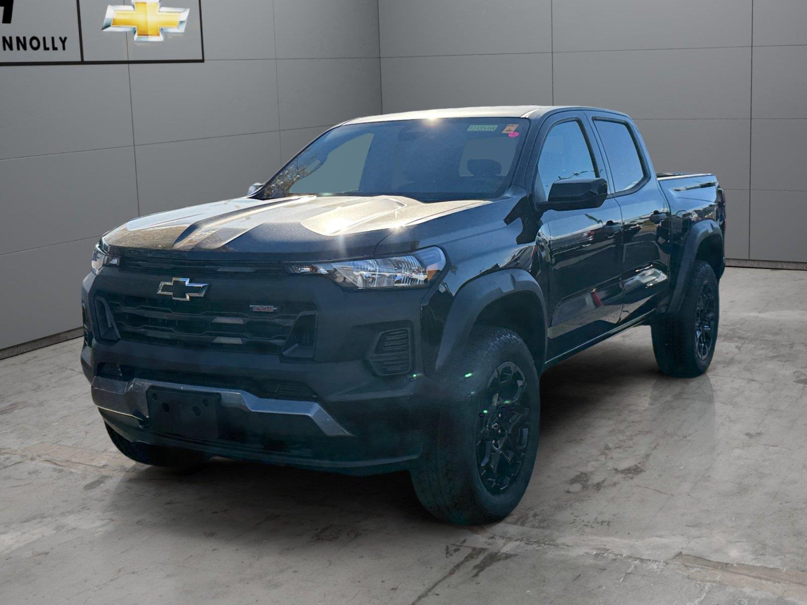 Black 2026 Chevrolet Colorado Pickup Truck Four-Wheel Drive 8-Speed Automatic