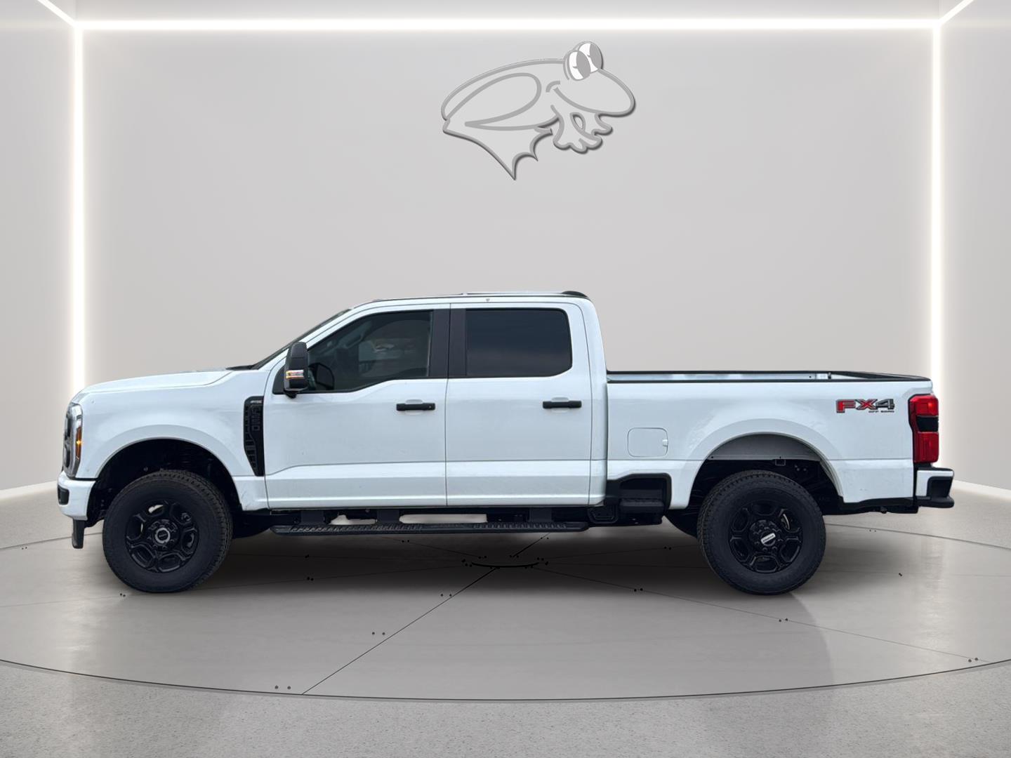Oxford White 2026 Ford F-250 Super Duty XL Crew Cab 4WD Pickup Truck Four-Wheel Drive Automatic
