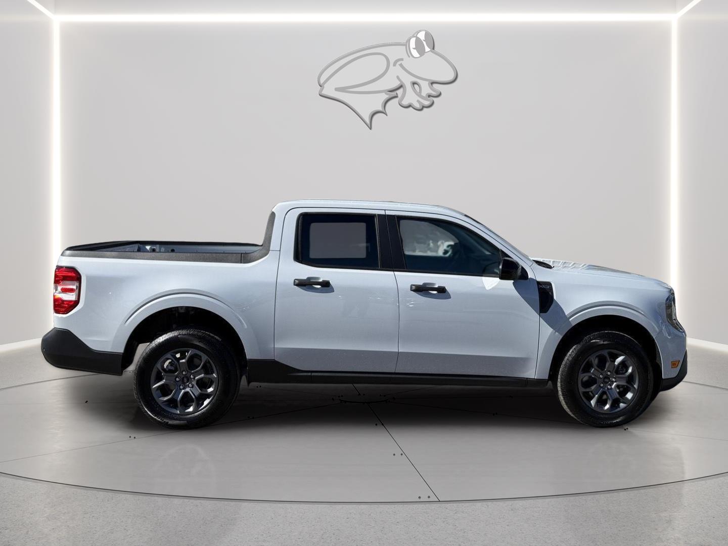 View vehicle photo 5