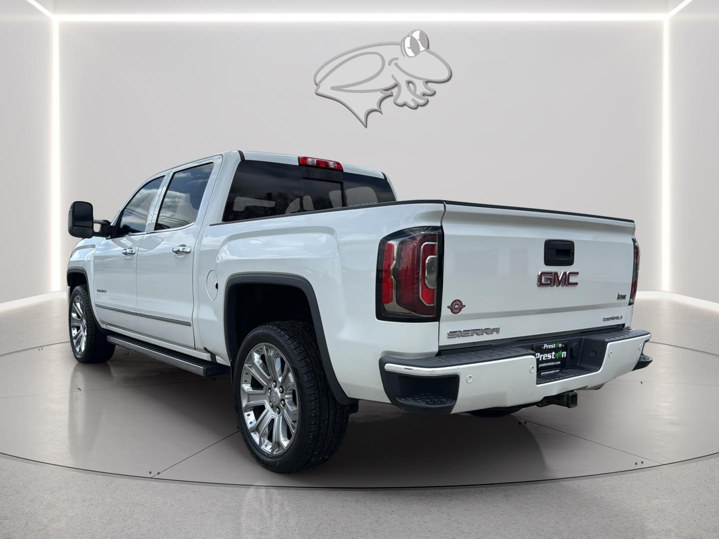 View vehicle photo 4