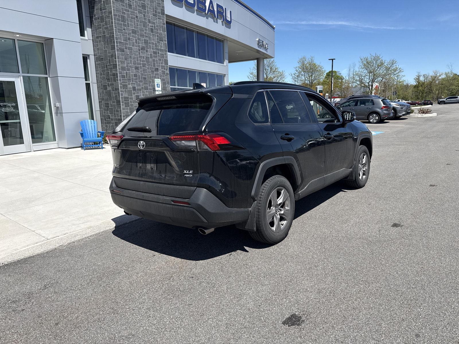 View vehicle photo 4