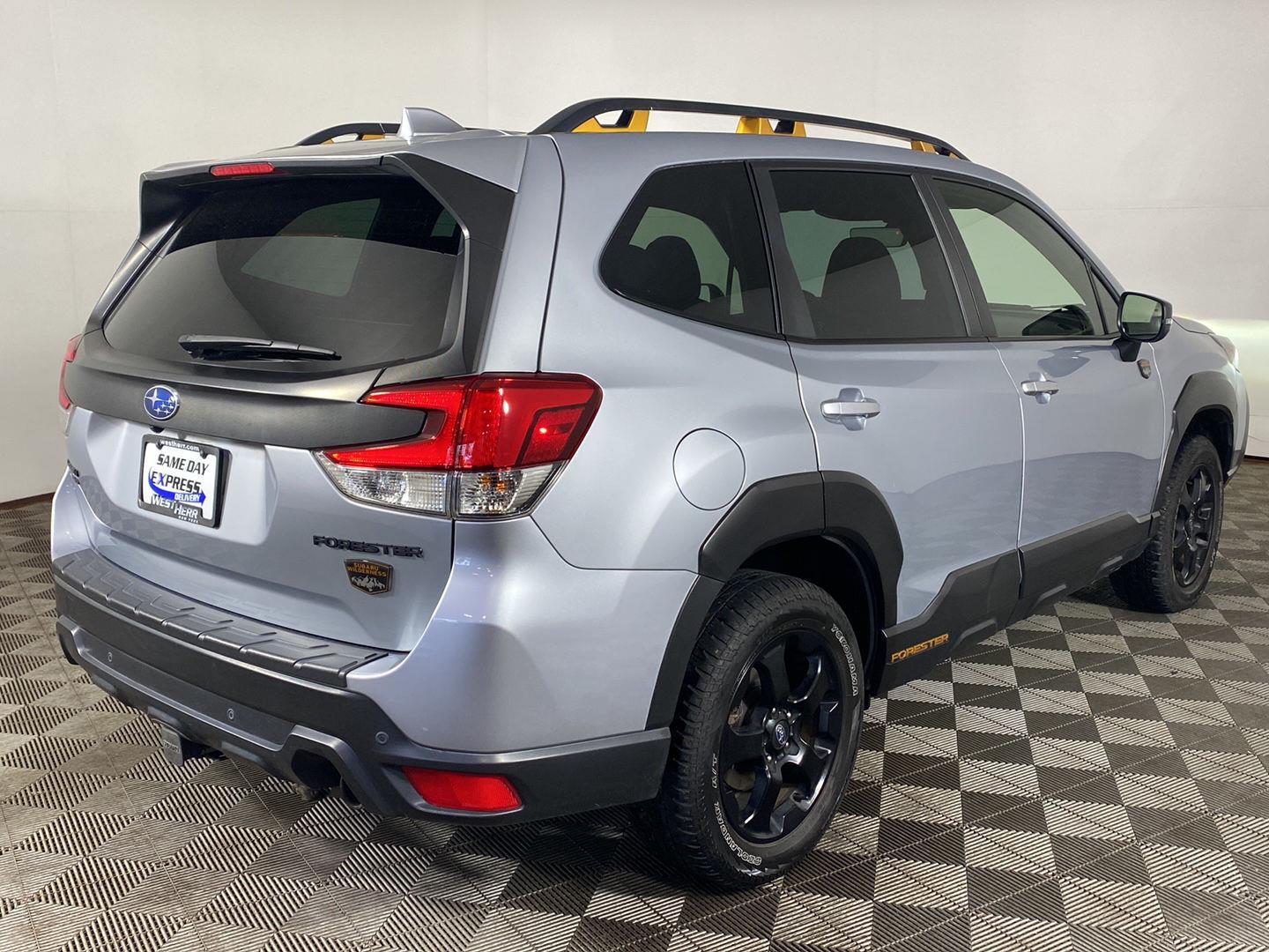 View vehicle photo 5