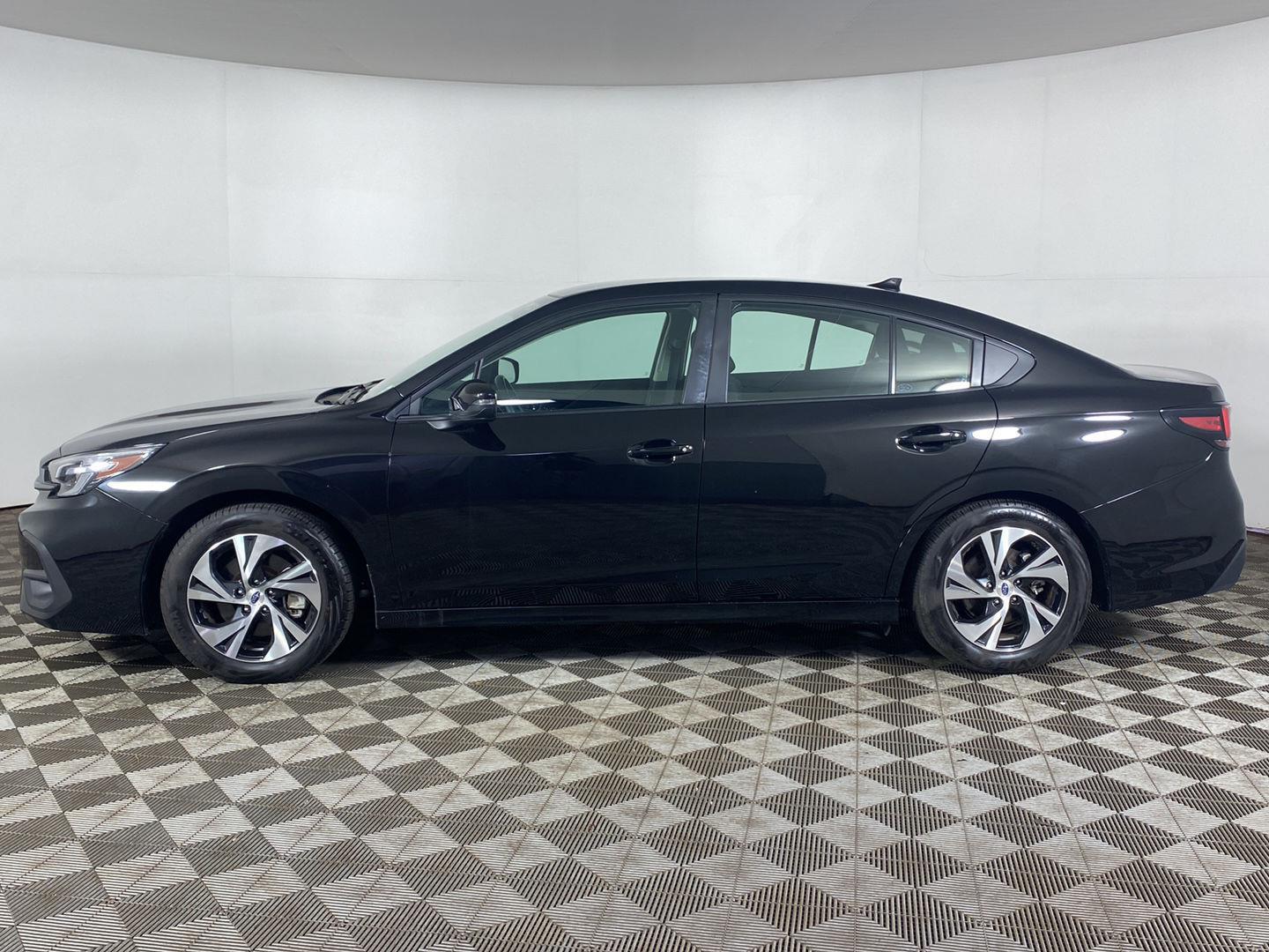 Used 2025 Crystal Black Silica Subaru Premium image 9