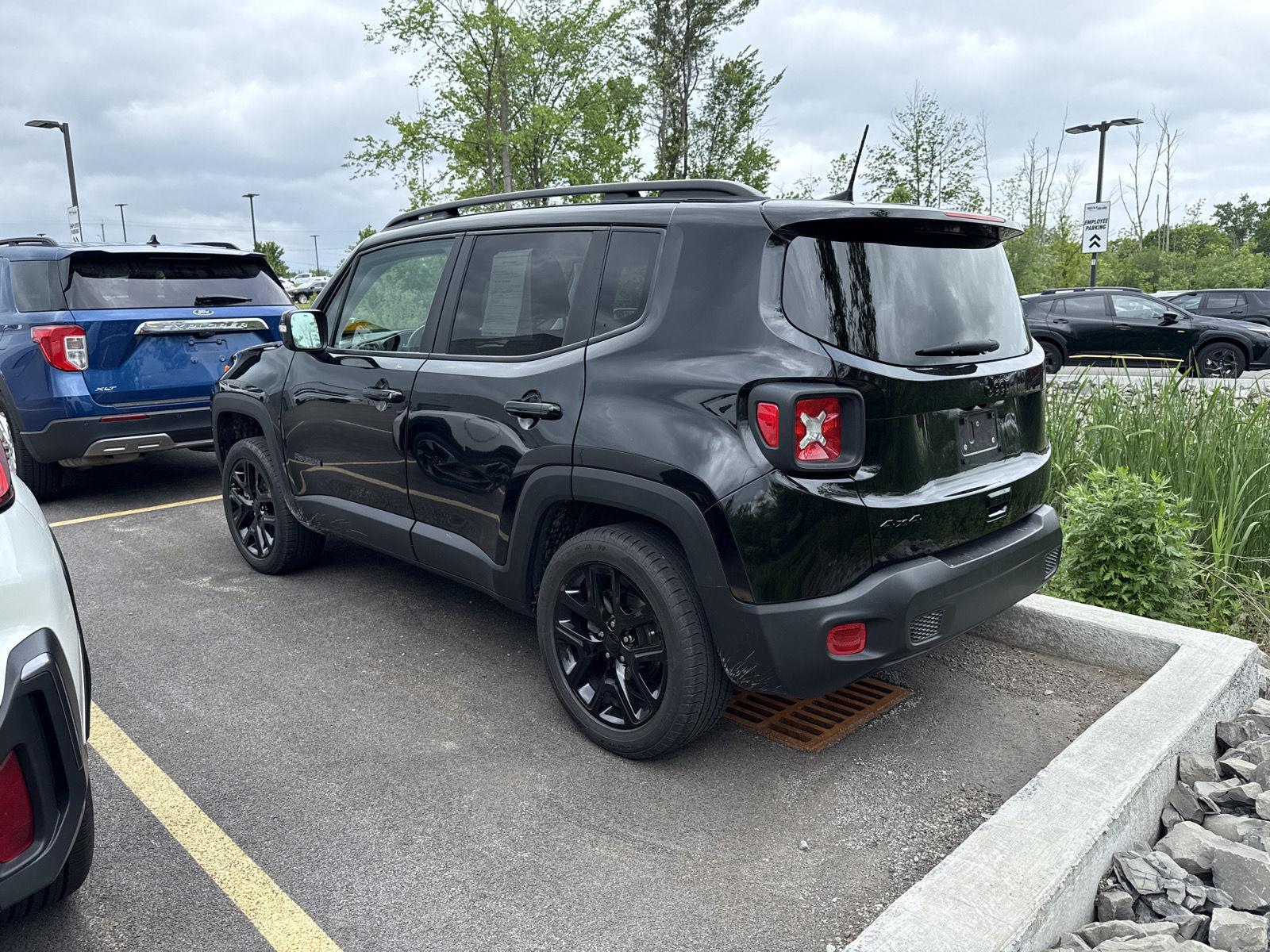 Used 2023 Black Clearcoat Jeep Altitude image 5