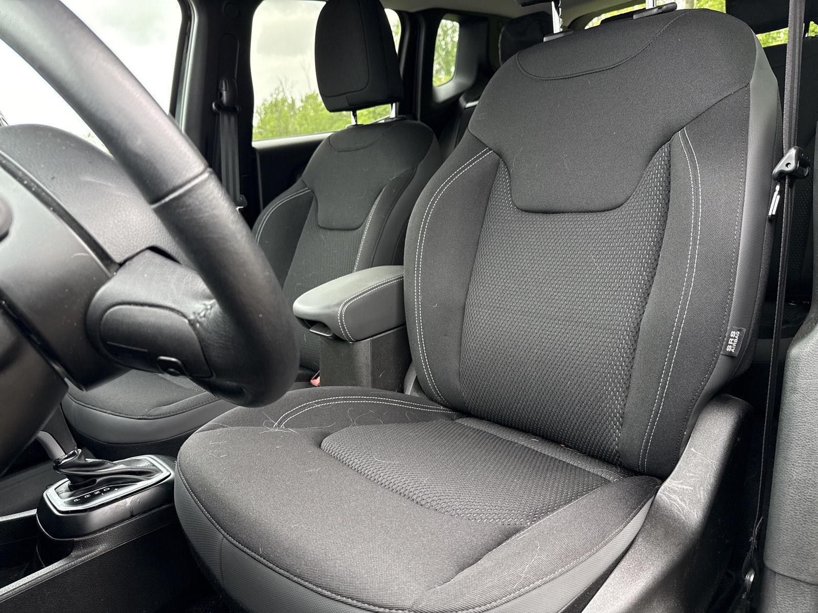 Used 2023 Black Clearcoat Jeep Altitude image 7