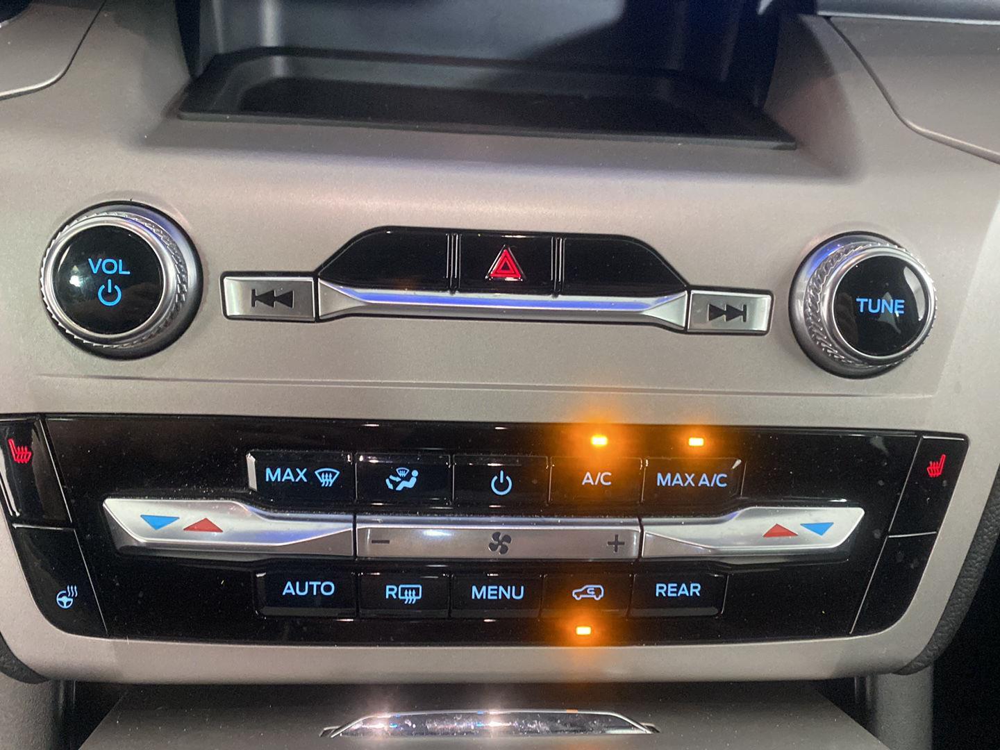 Used 2023 Iconic Silver Ford XLT image 19