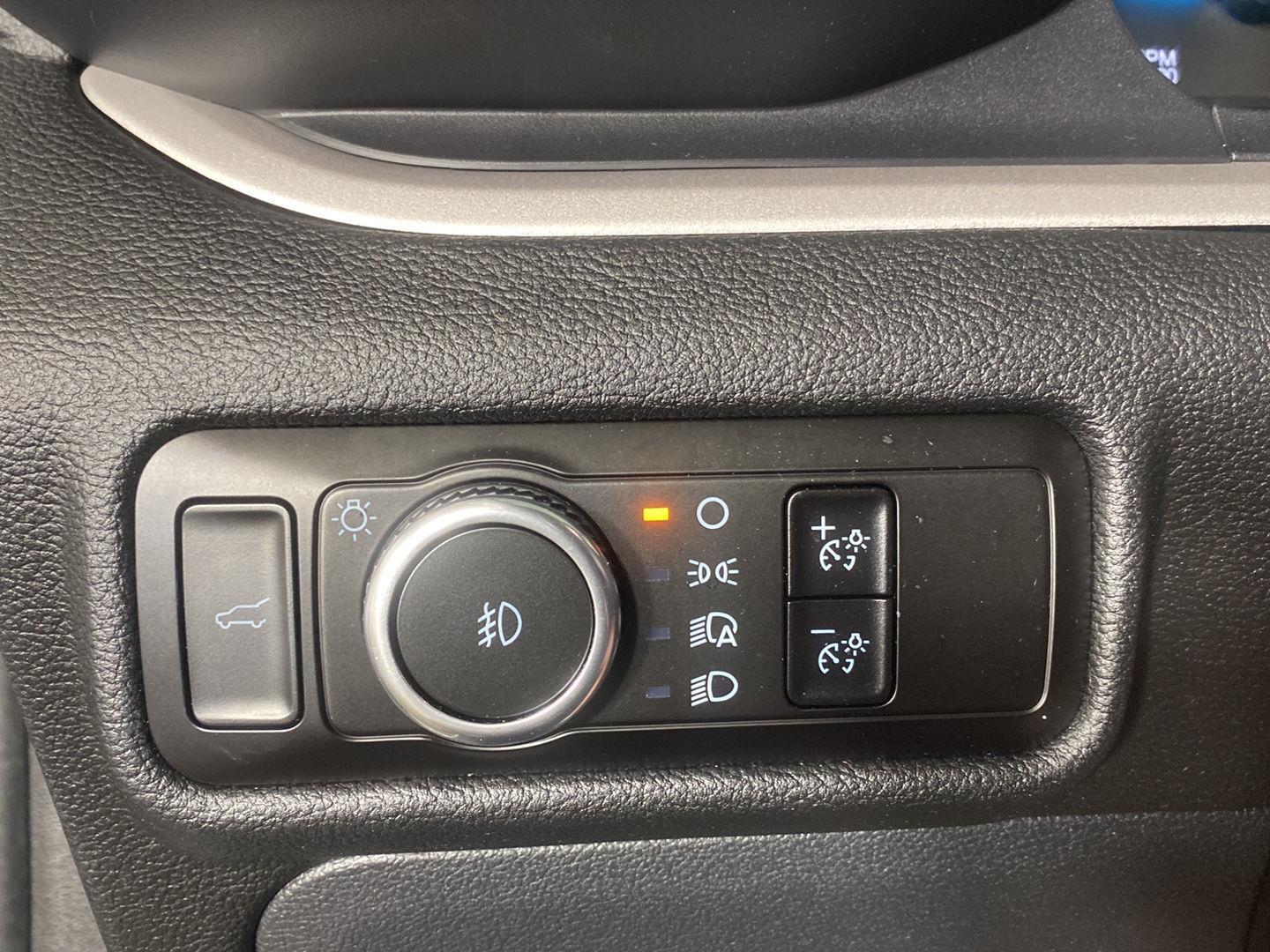 Used 2023 Iconic Silver Ford XLT image 27