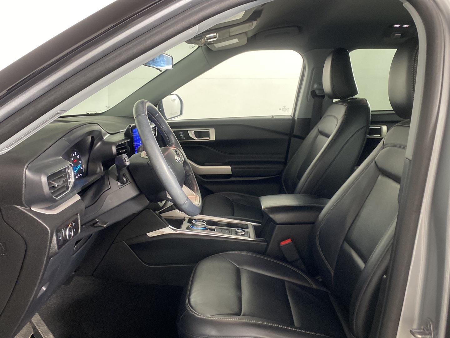 Used 2023 Iconic Silver Ford XLT image 14