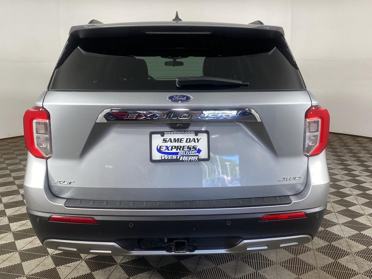 Used 2023 Iconic Silver Ford XLT image 6