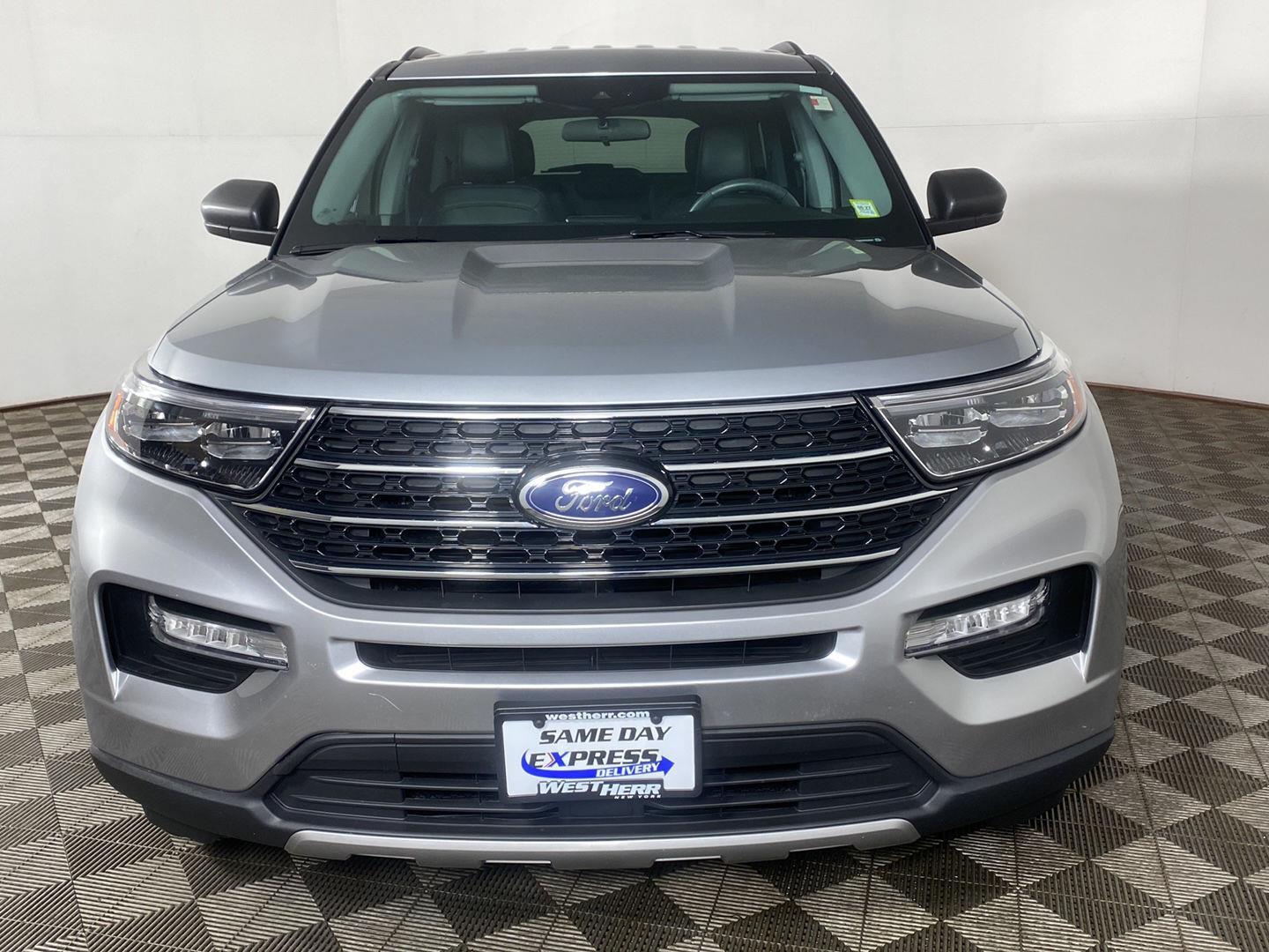 Used 2023 Iconic Silver Ford XLT image 11