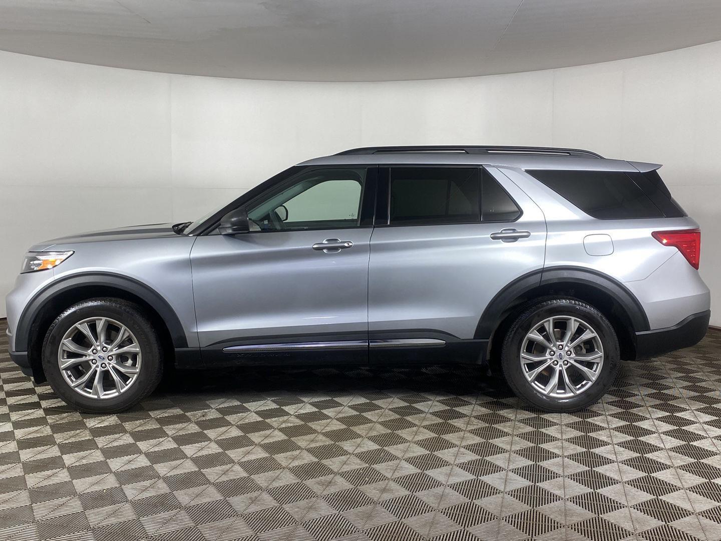 Used 2023 Iconic Silver Ford XLT image 9