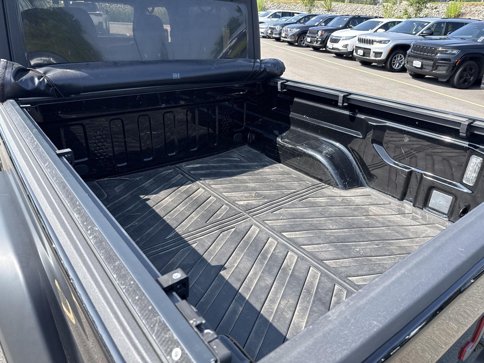 Used 2022 Black Clearcoat Jeep Rubicon image 6