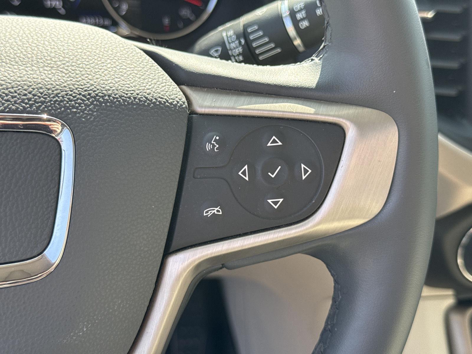 Used 2023 White Frost Tricoat GMC Denali image 17