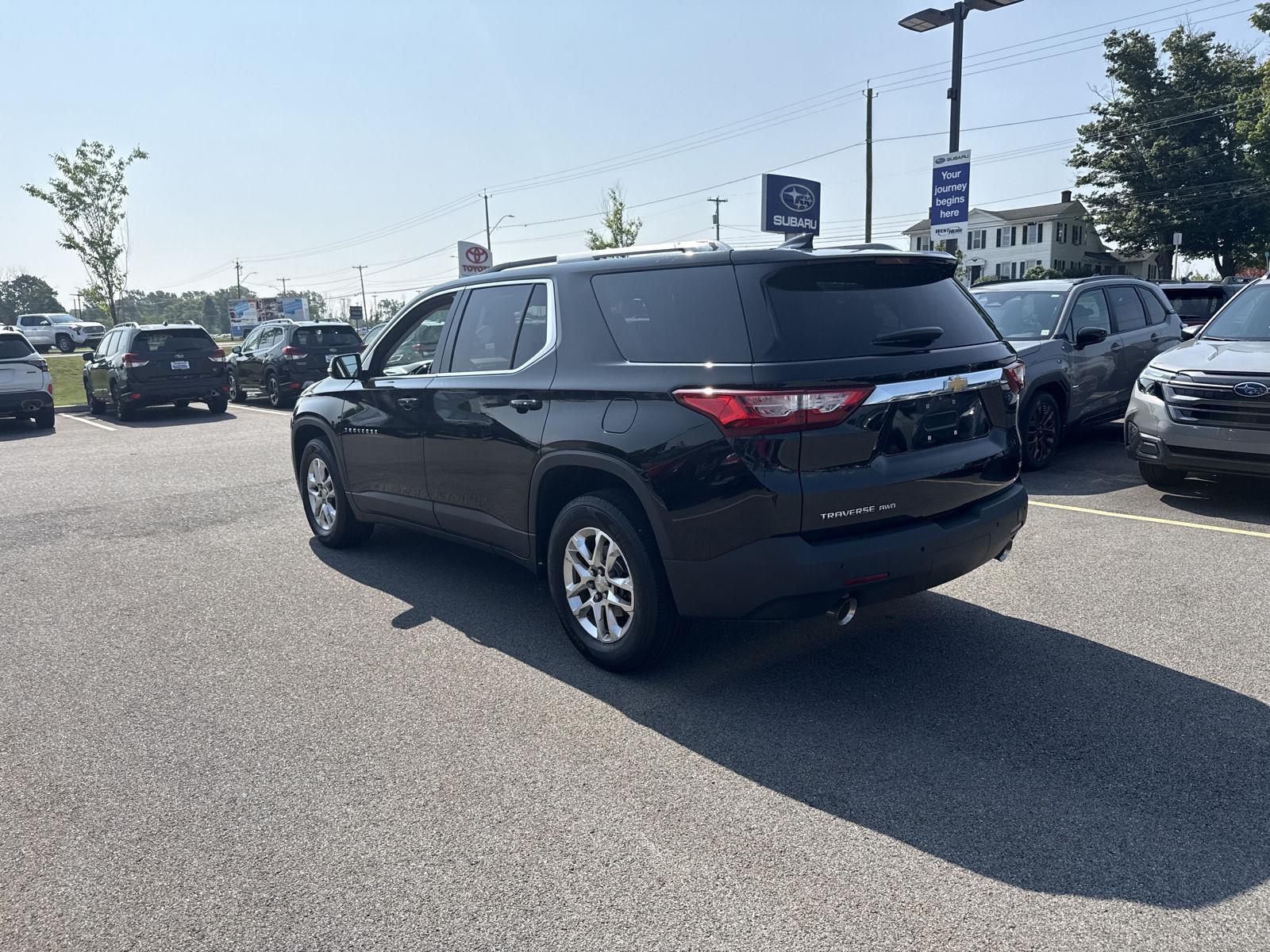 Used 2018 Mosaic Black Metallic Chevrolet LT Cloth image 5