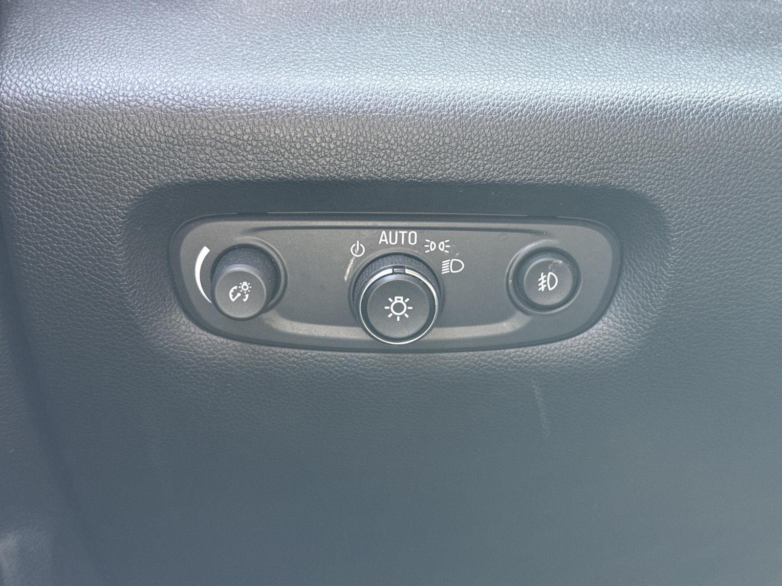 Used 2018 Mosaic Black Metallic Chevrolet LT Cloth image 17