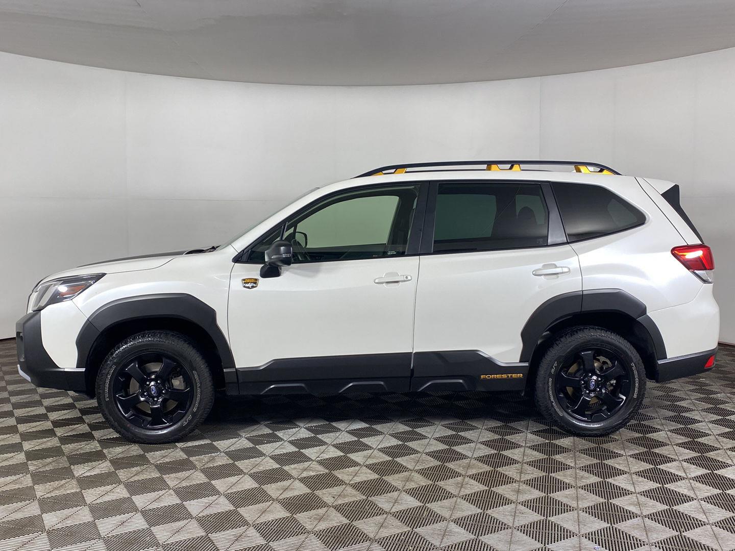 Used 2023 Crystal White Pearl Subaru Wilderness image 9