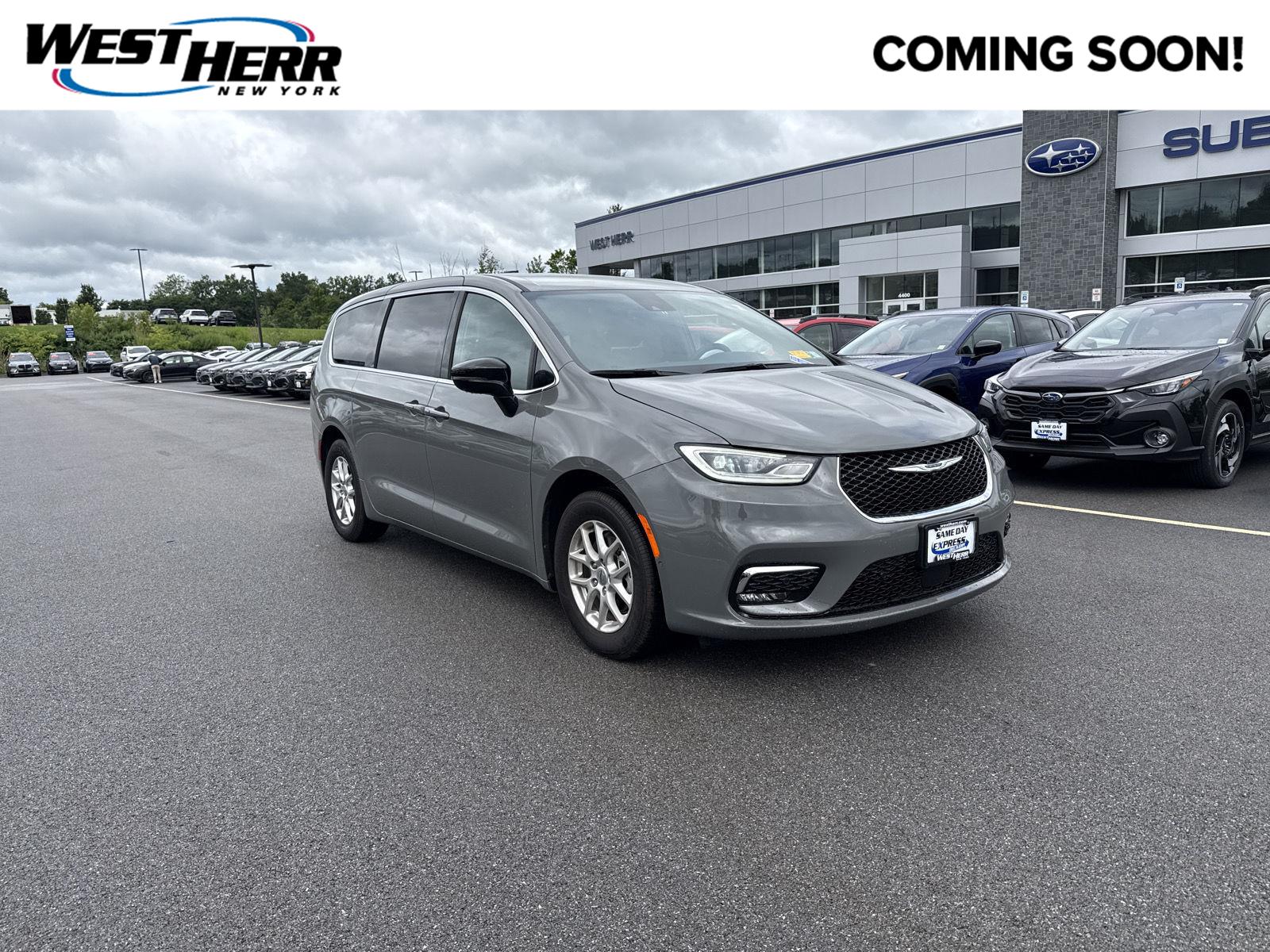 Ceramic Gray Clearcoat 2025 Chrysler Pacifica Minivan Front-Wheel Drive 9-Speed Automatic