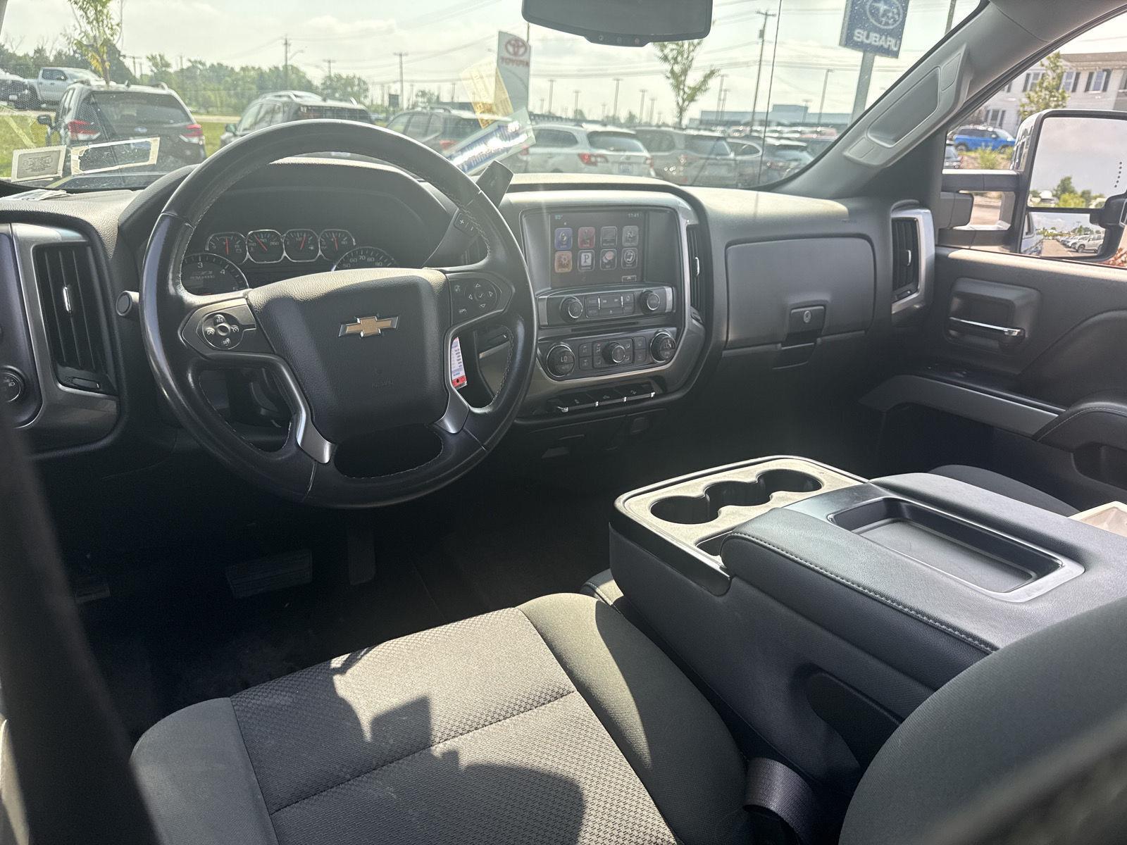 Used 2016 Deep Ocean Blue Metallic Chevrolet LT image 8