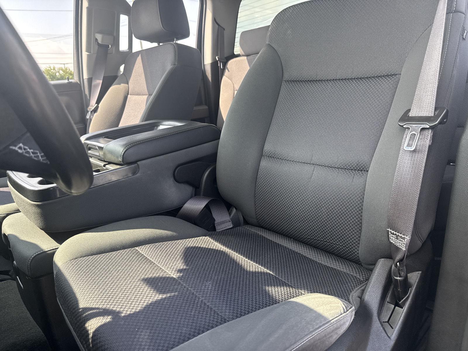 Used 2016 Deep Ocean Blue Metallic Chevrolet LT image 9