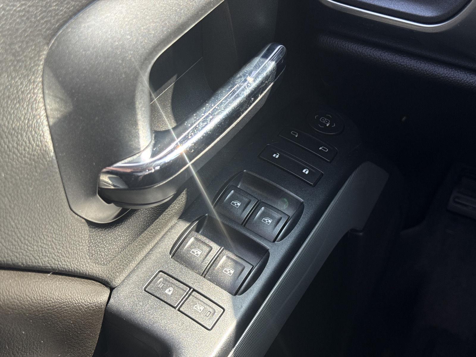Used 2016 Deep Ocean Blue Metallic Chevrolet LT image 18