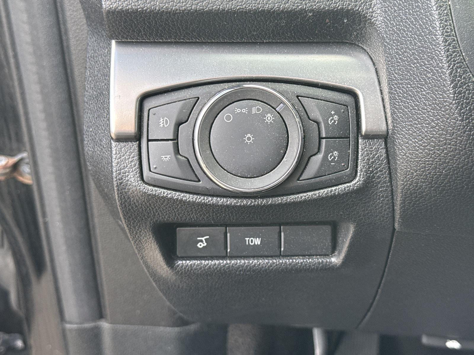 Used 2018 Shadow Black Ford XLT image 18