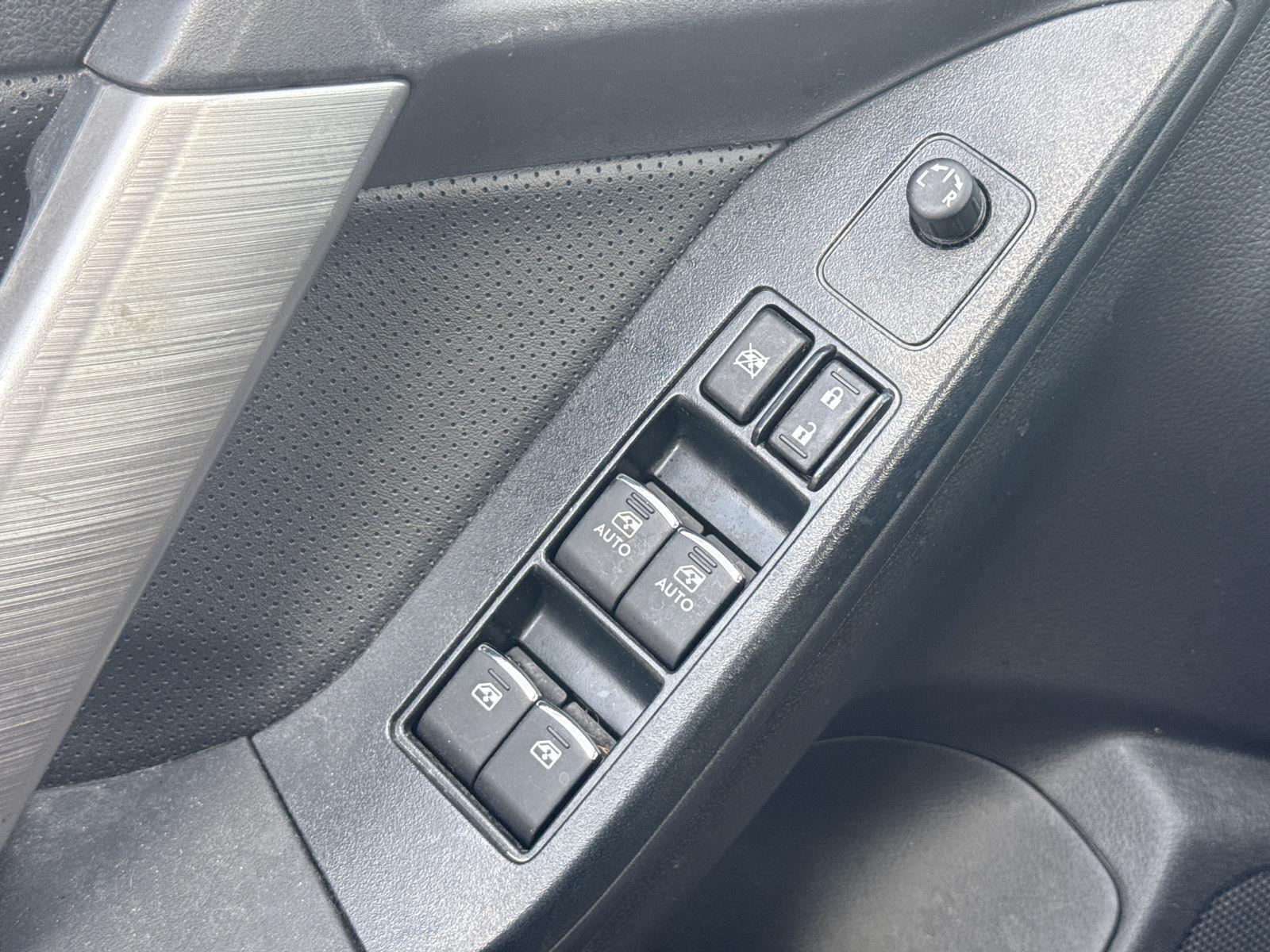Used 2018 Ice Silver Metallic Subaru Limited image 18