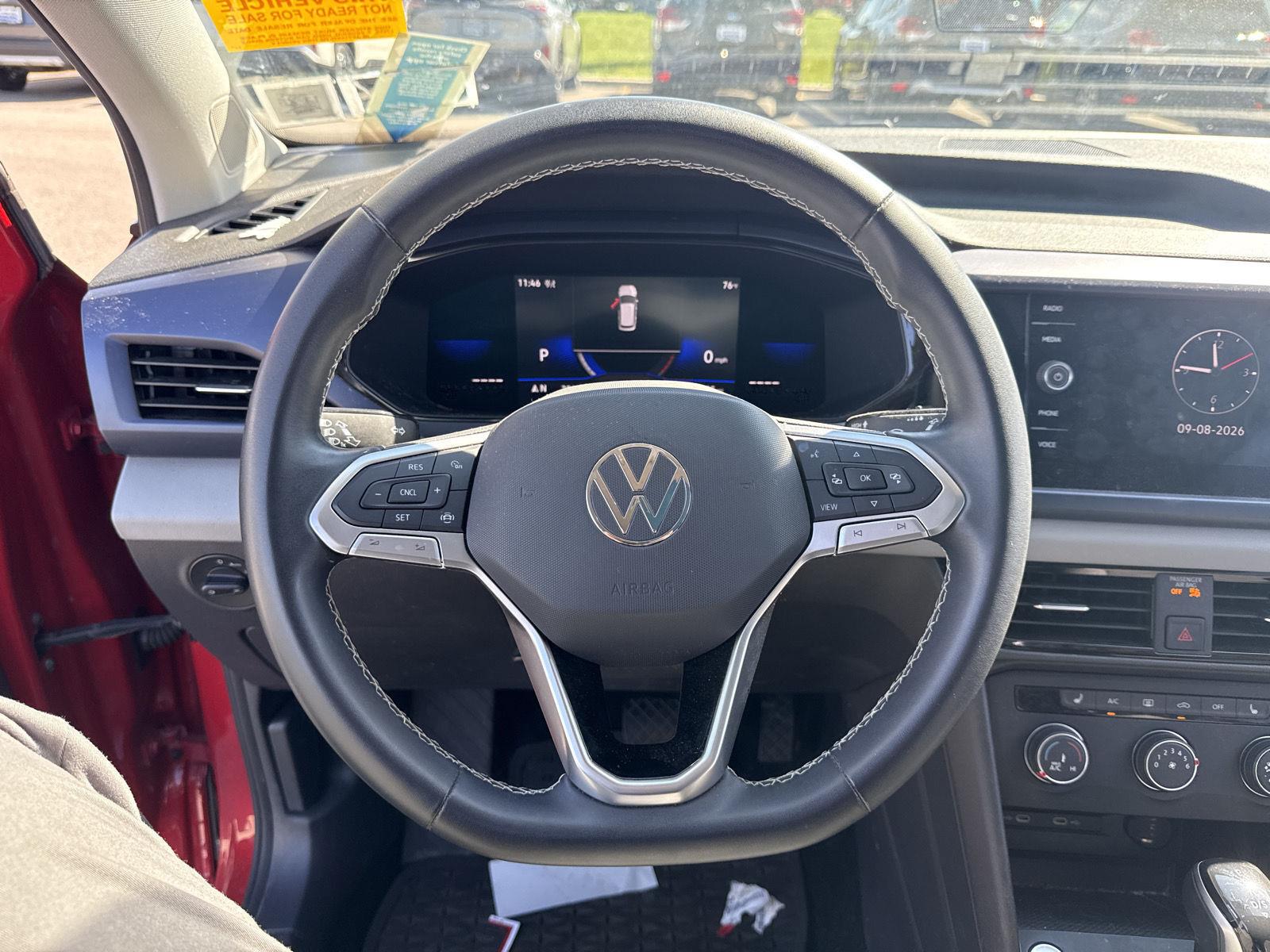 Used 2022 Kings Red Metallic Volkswagen SE image 9