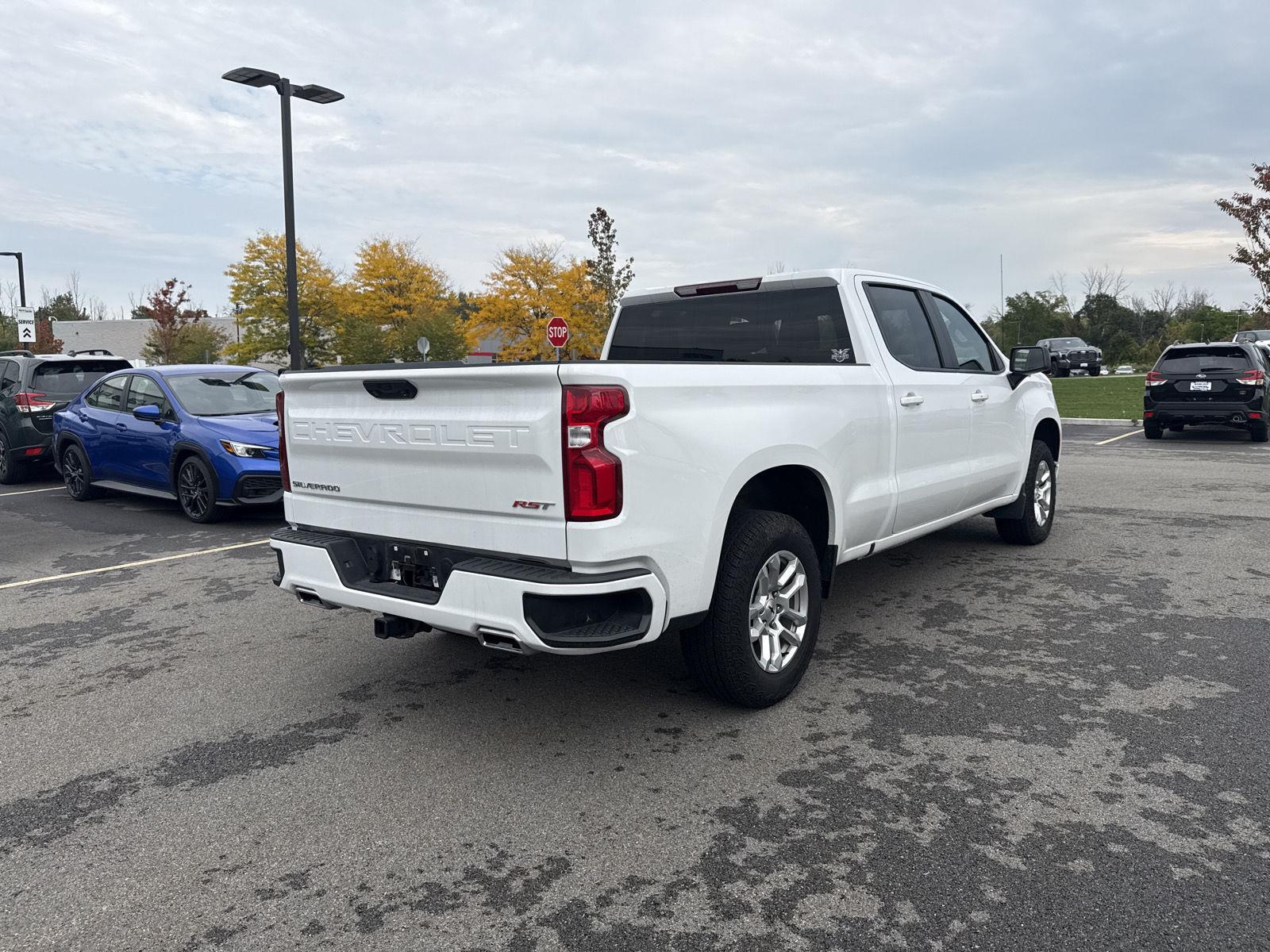 Used 2025 Summit White Chevrolet RST image 4