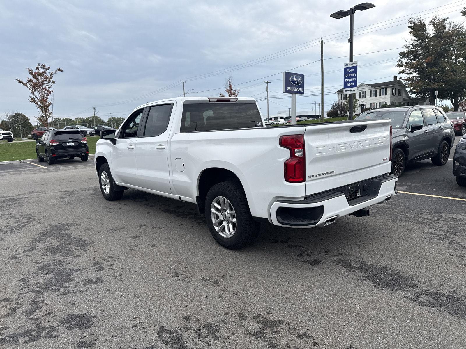 Used 2025 Summit White Chevrolet RST image 5