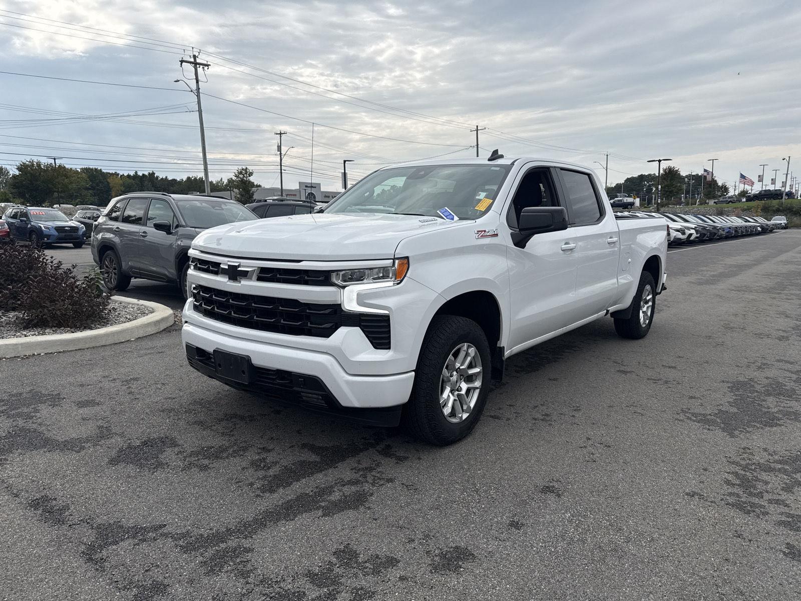 Used 2025 Summit White Chevrolet RST image 7