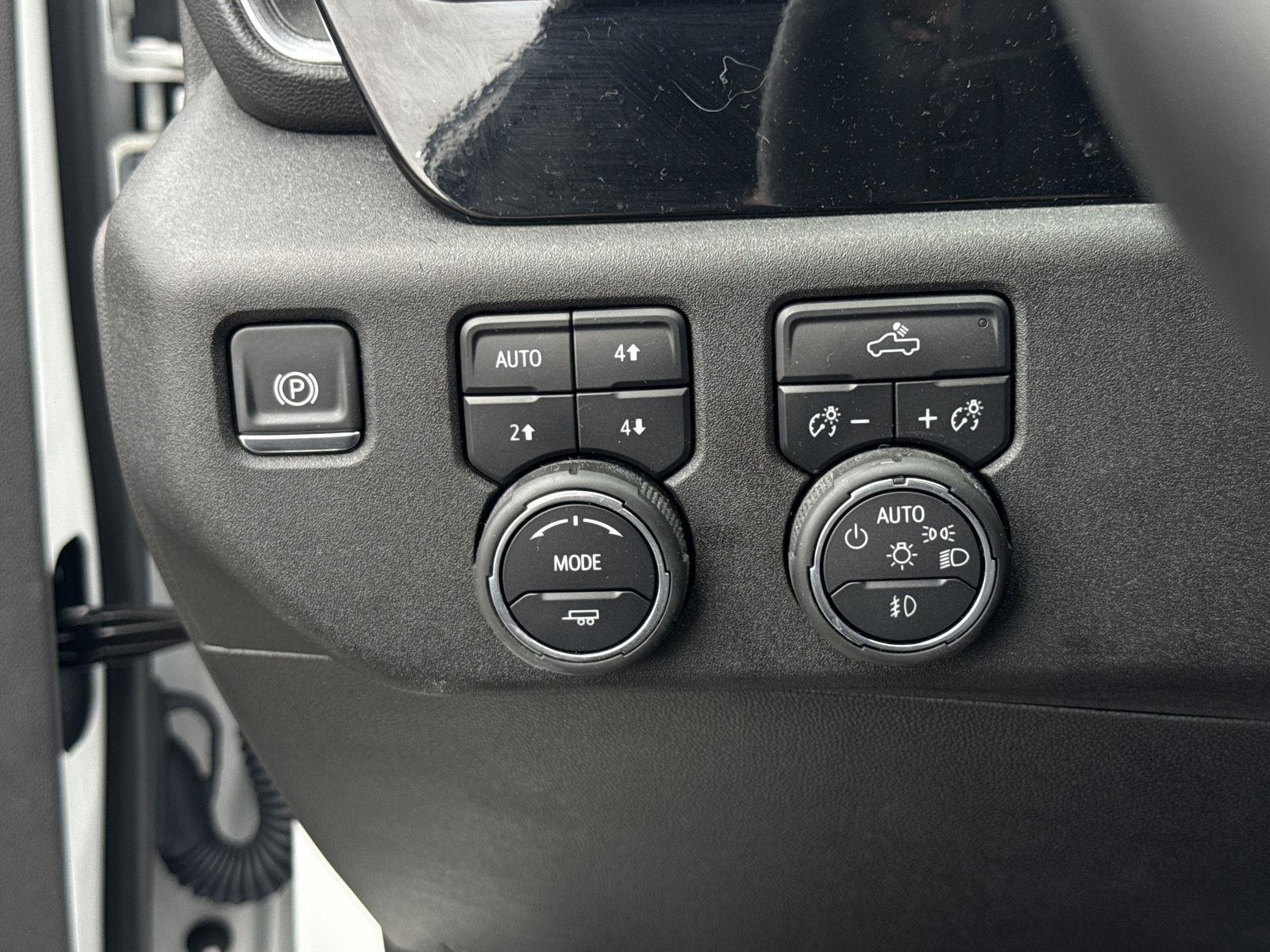 Used 2025 Summit White Chevrolet RST image 18