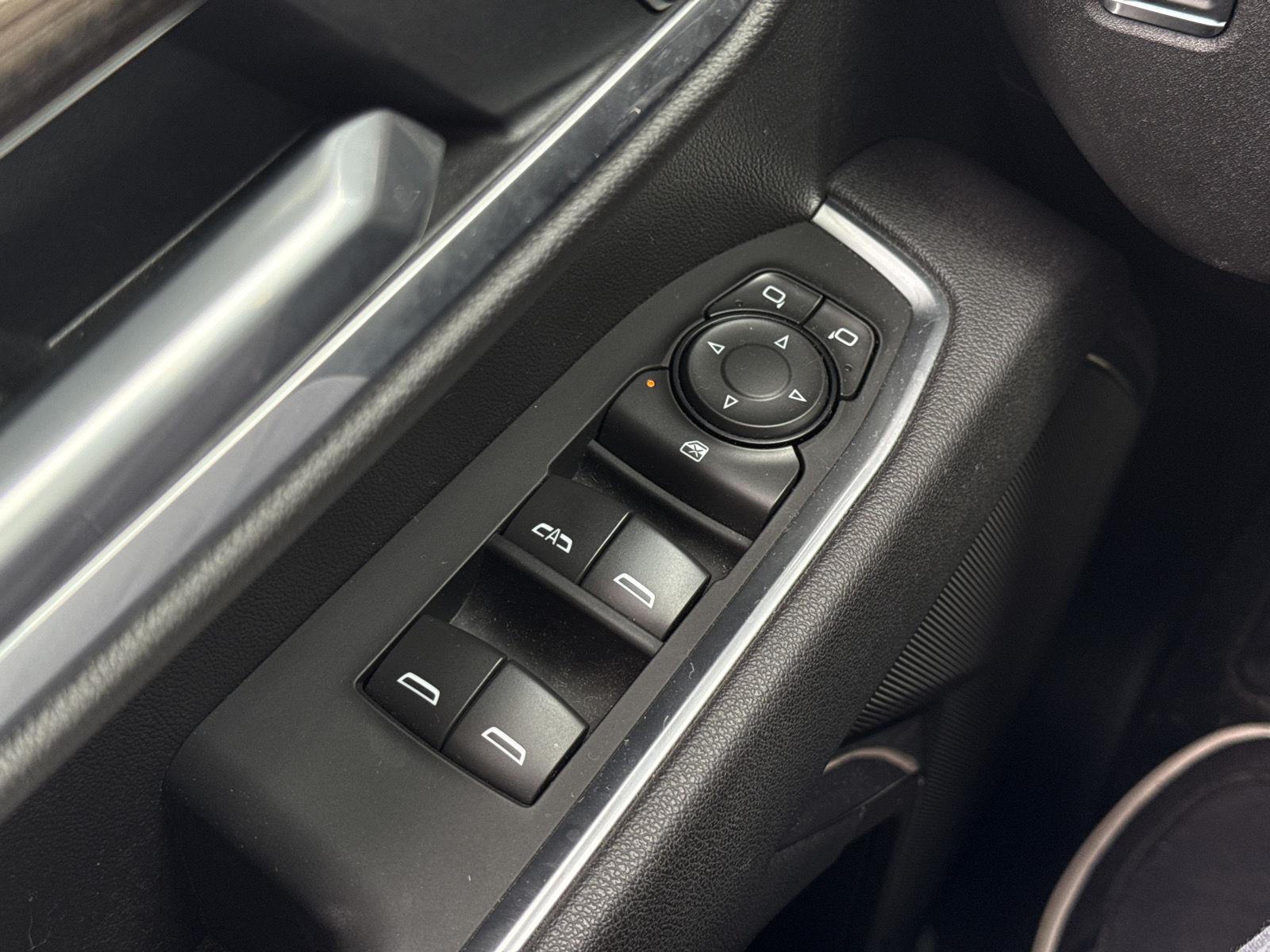 Used 2025 Summit White Chevrolet RST image 19