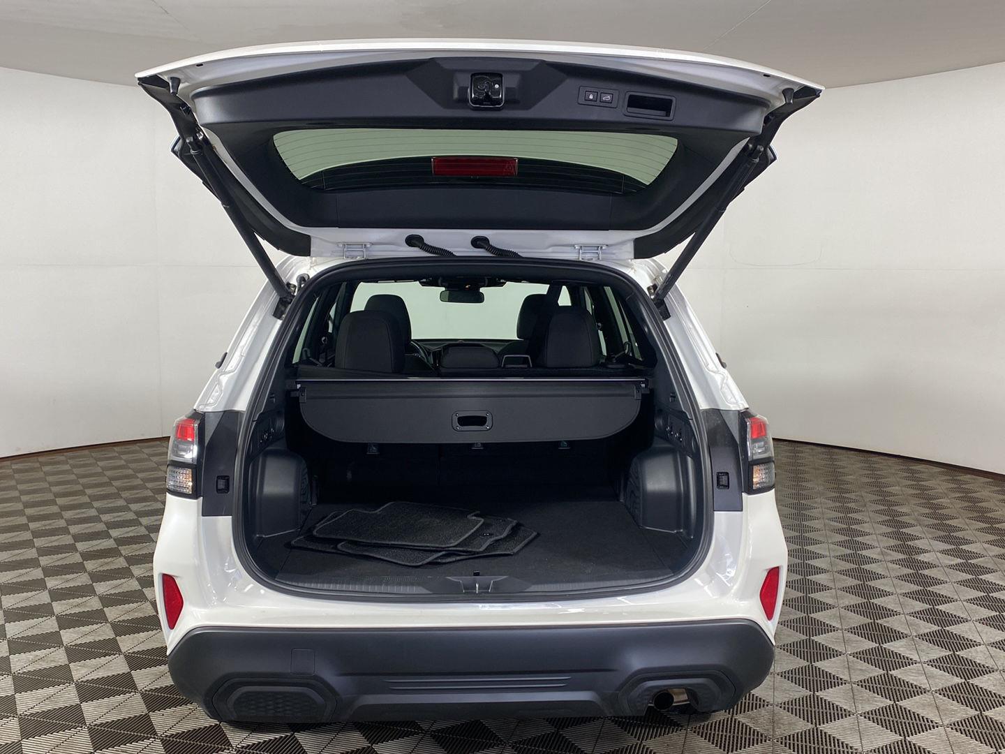 New 2026 Crystal White Pearl Subaru Premium image 8