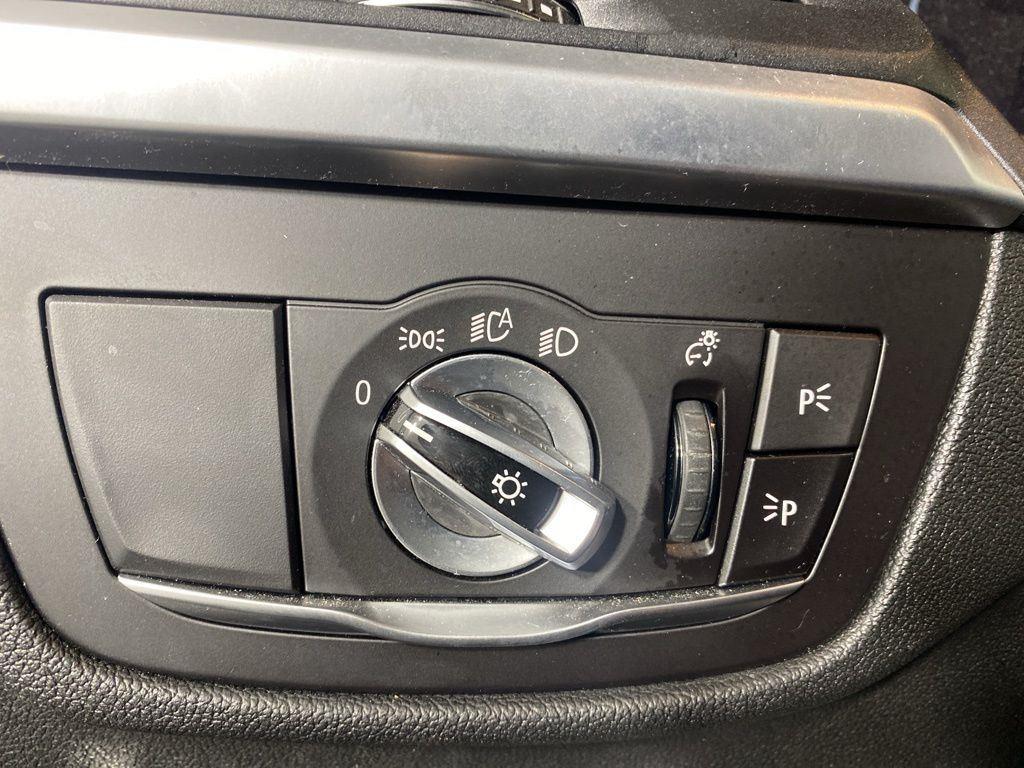Used 2022 Dark Graphite BMW xDrive30i image 28