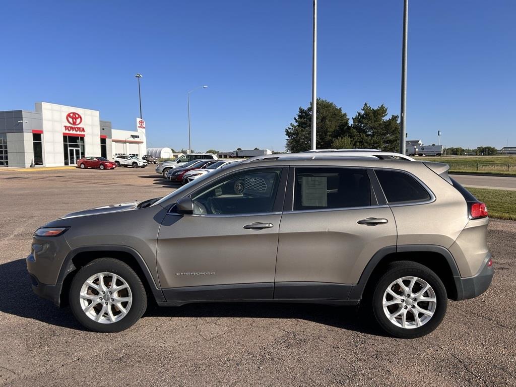 Used 2017 Jeep Cherokee Latitude with VIN 1C4PJMCS5HW505055 for sale in North Platte, NE