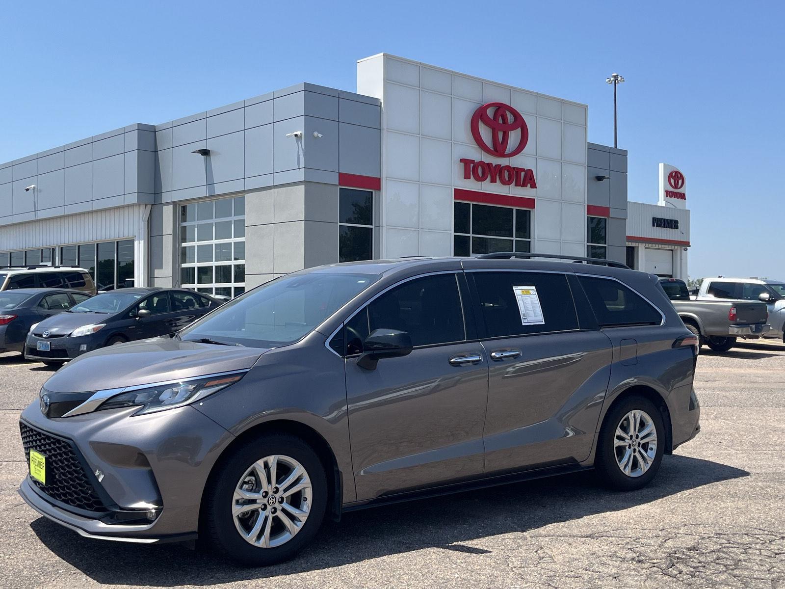 Used 2022 Toyota Sienna XSE with VIN 5TDDSKFC2NS055336 for sale in North Platte, NE