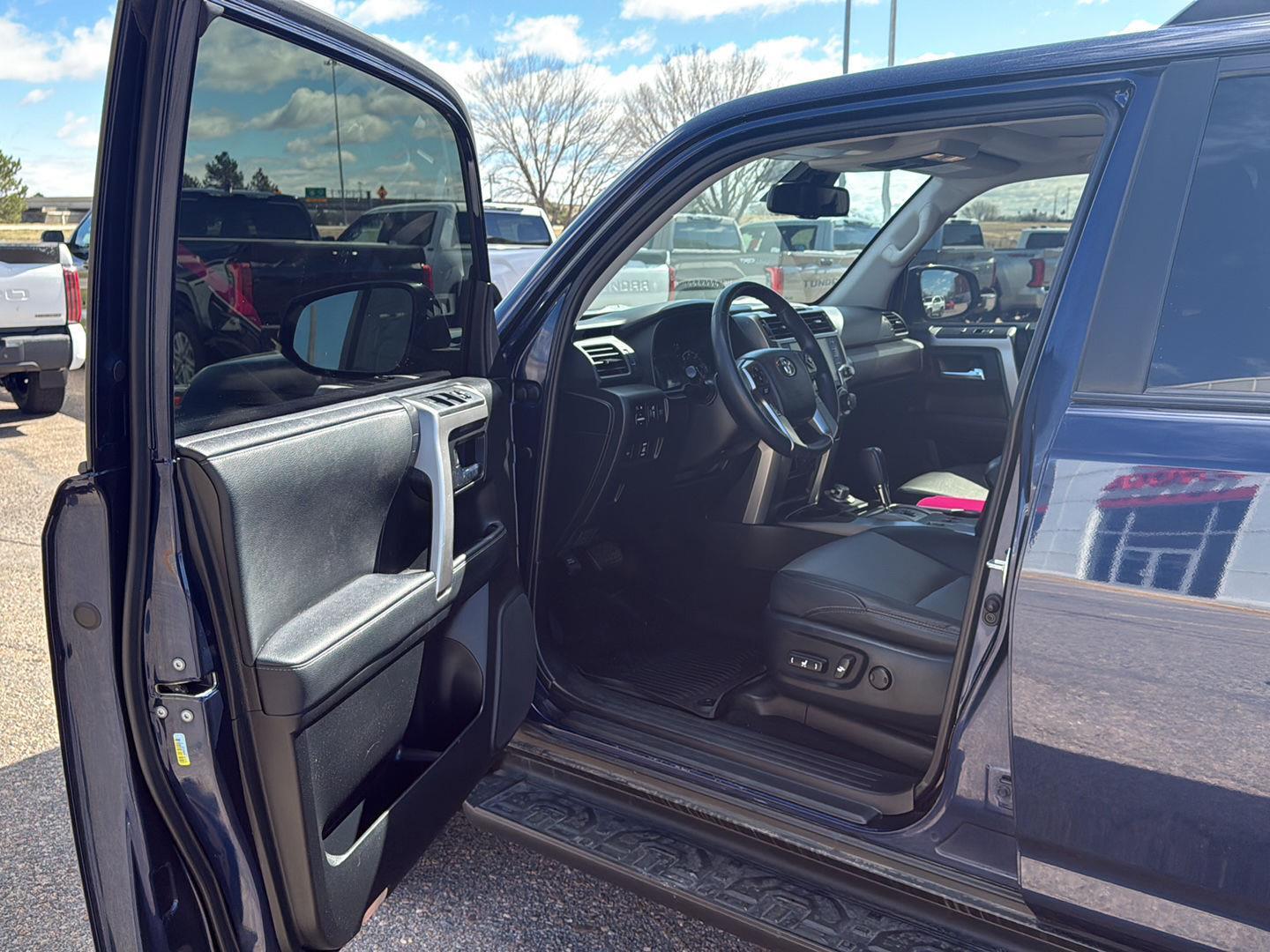 View vehicle photo 7