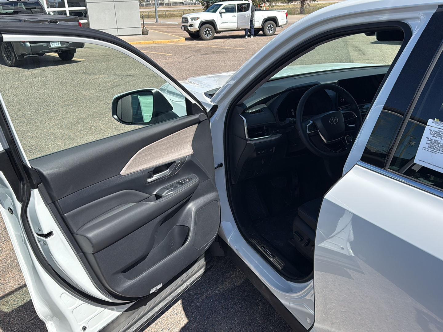 View vehicle photo 7