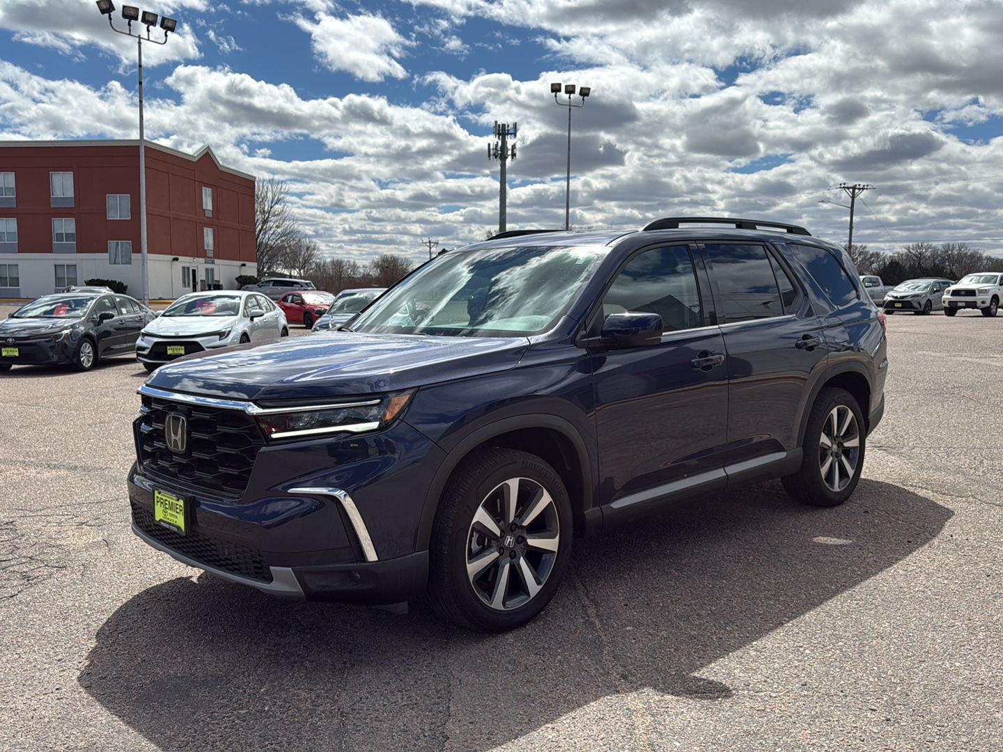 View vehicle photo 3