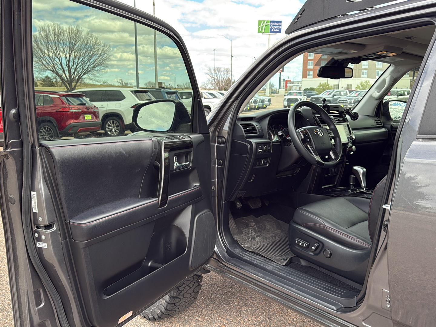 View vehicle photo 7