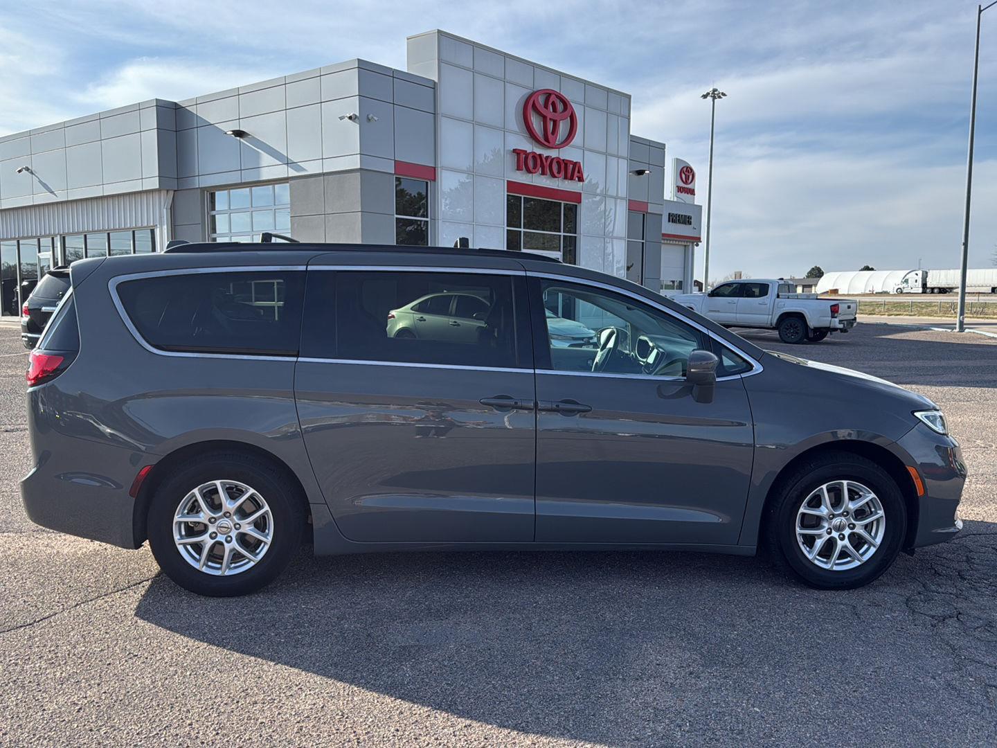 Ceramic Gray Clearcoat 2022 Chrysler Pacifica Touring L FWD Minivan Front-Wheel Drive 9-Speed Automatic