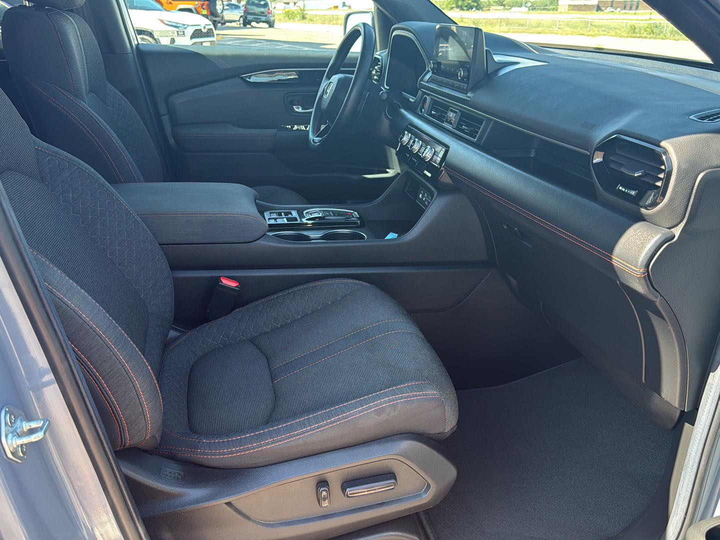 Used 2025 Honda Pilot SUV