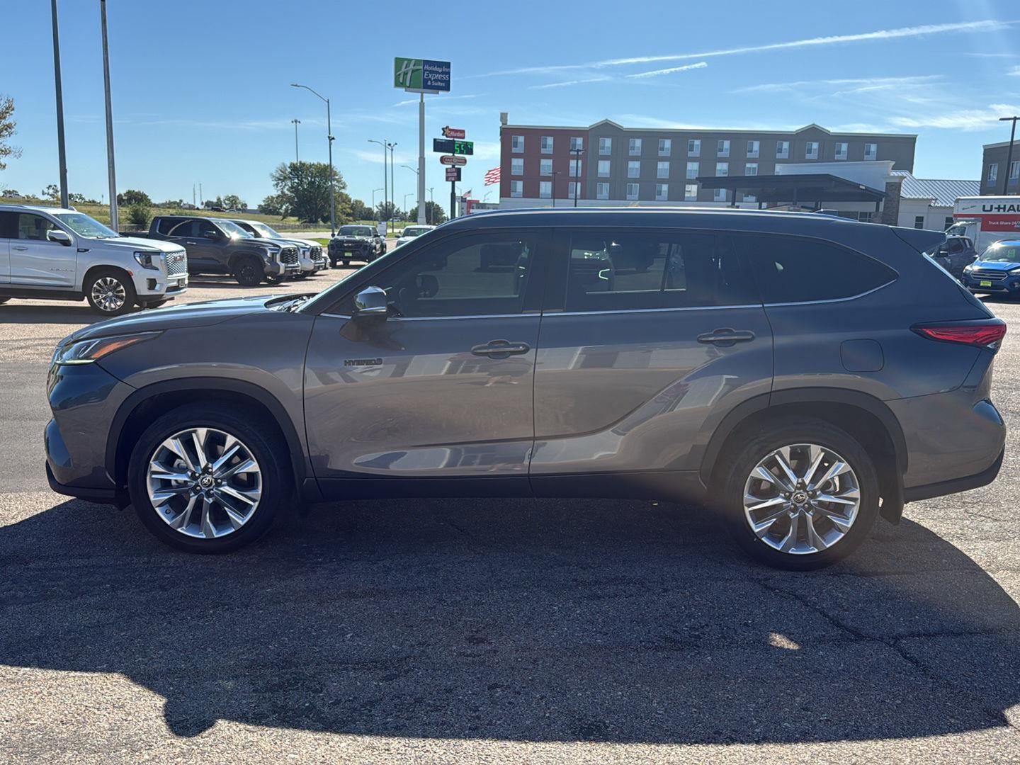 Used 2021 Toyota Highlander SUV